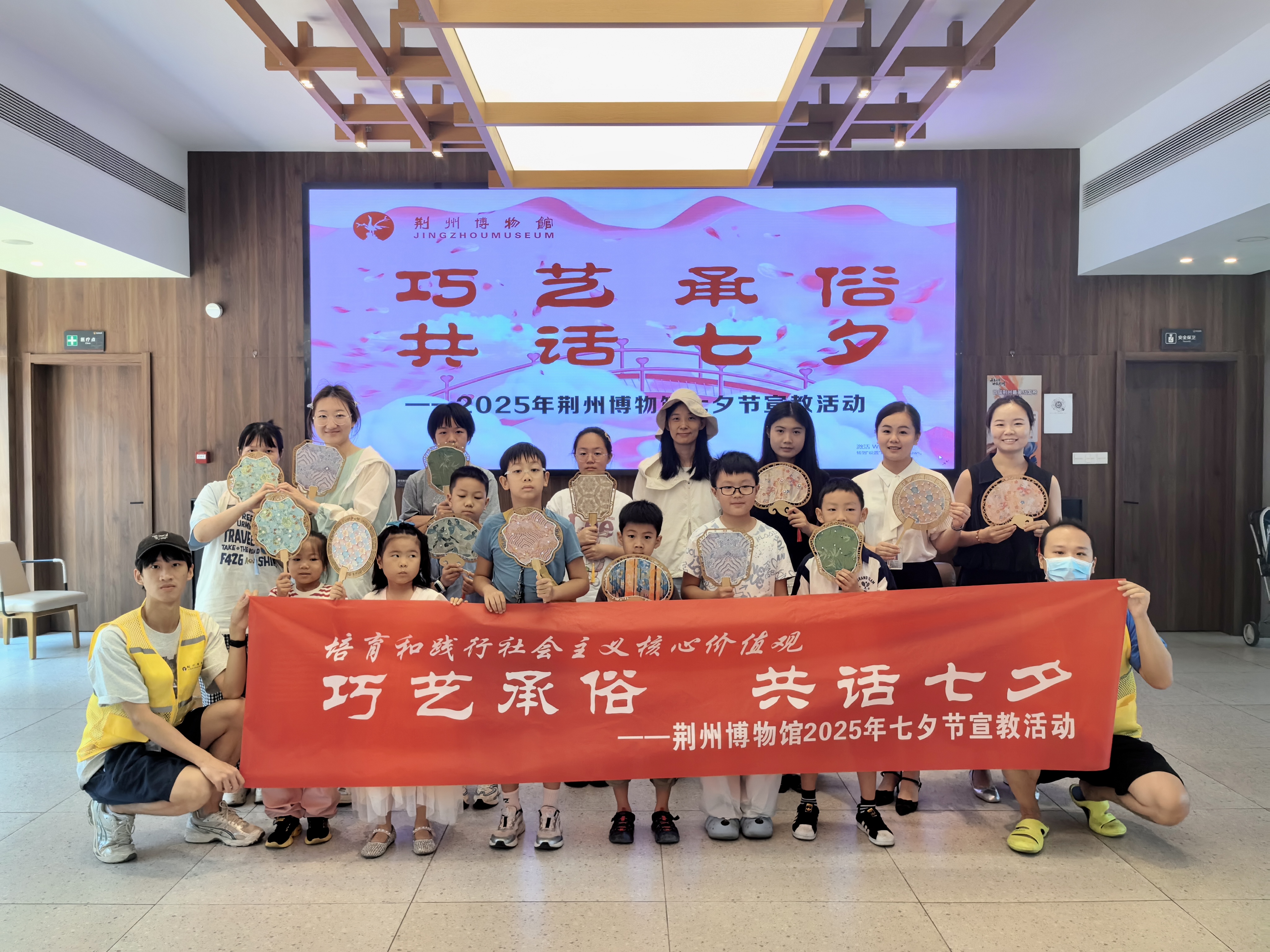 1756868894220652.jpg 5.合影留念.jpg